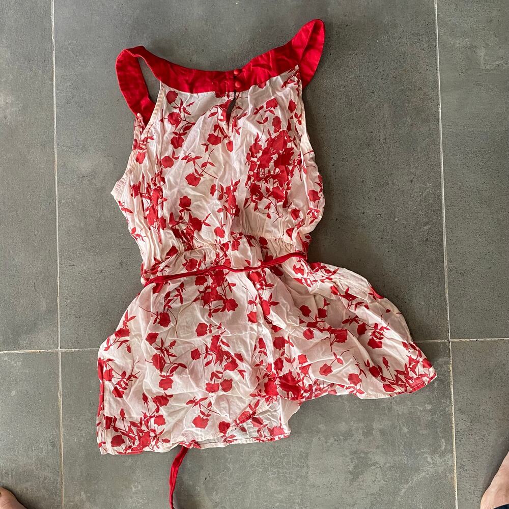 Velvet Blouse M Red Floral on White Circle Neckline Sleeveless Top Self Belt - Picture 6 of 7